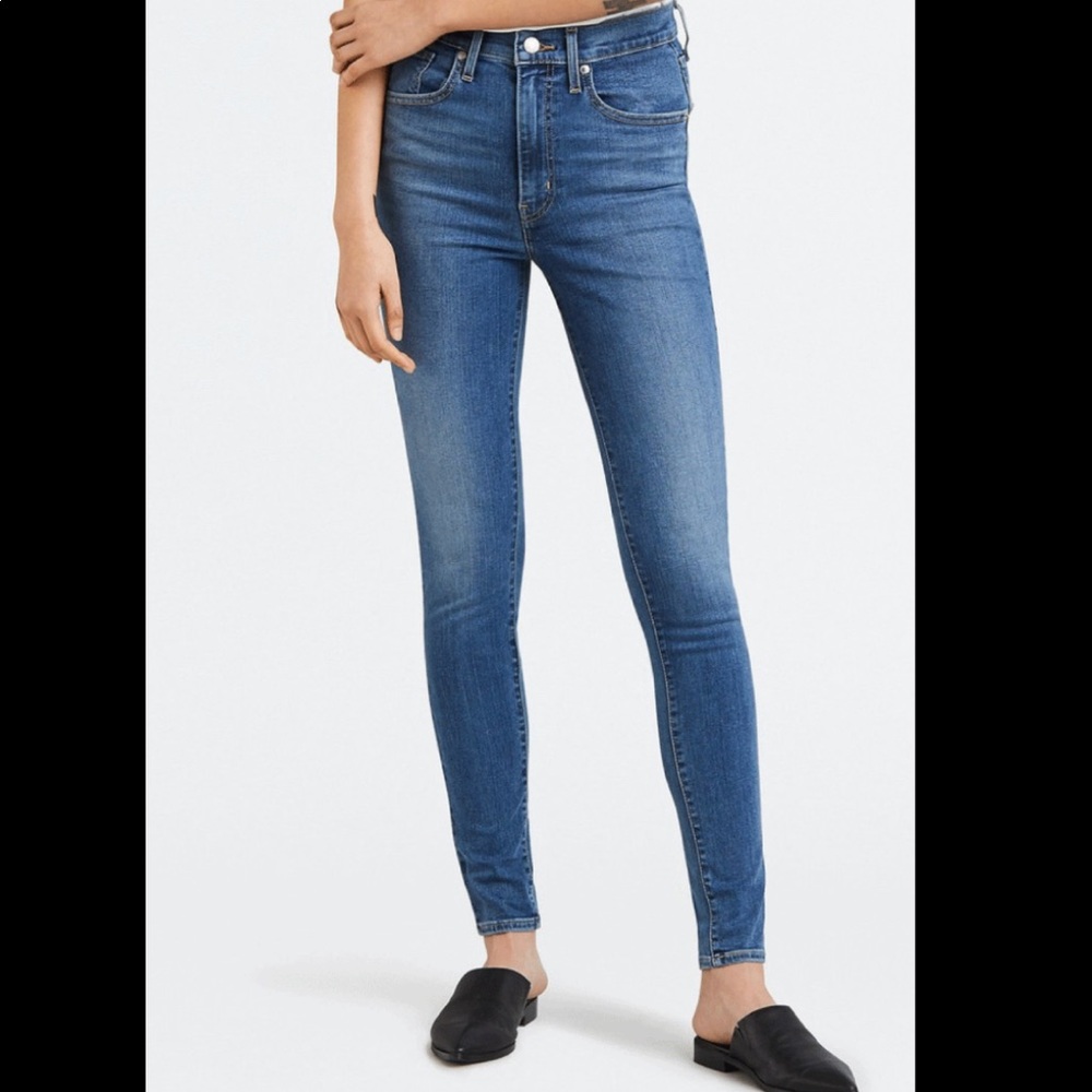 Size 28 Levi’s Mile High regular length denim.. 29 inch length